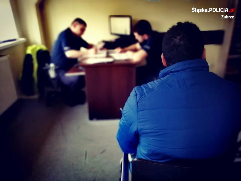 Kierowca bez uprawnień, pasażer poszukiwany