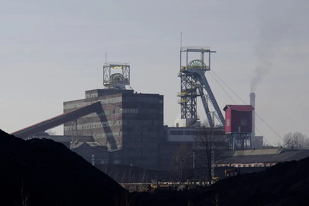 Bytom: Nie żyje górnik przysypany skałami stropowymi w kopalni Bobrek