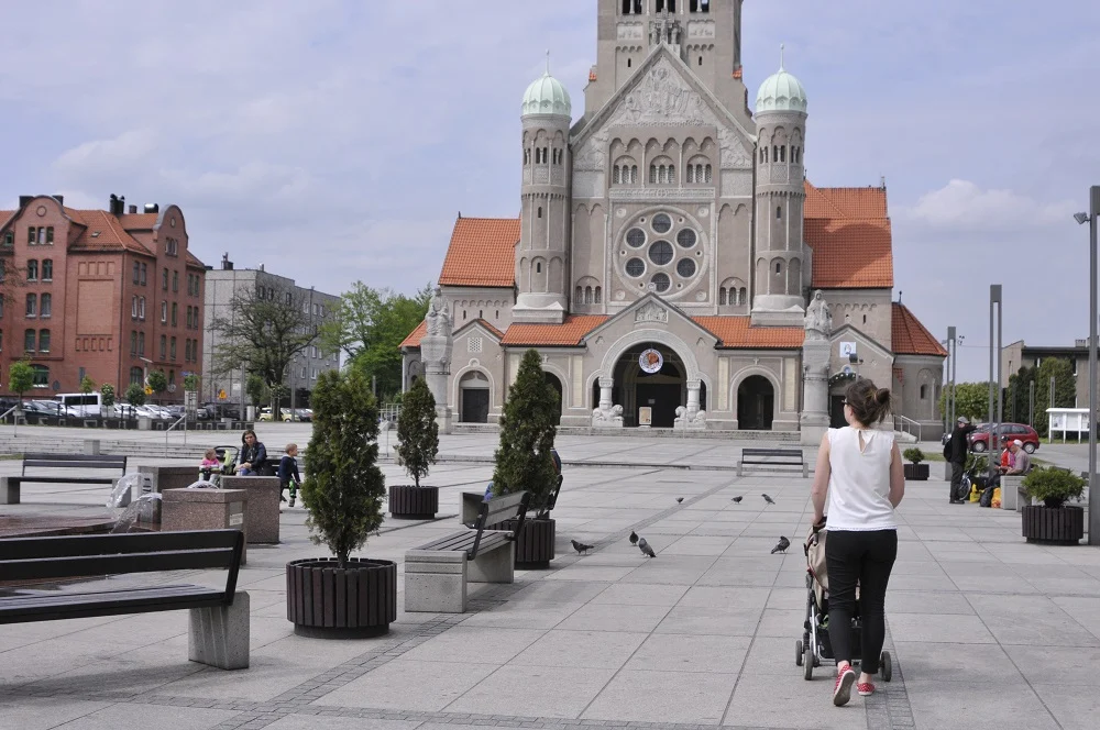 Spacerownik modernistyczny. Publikacja z propozycją 4 spacerów w dzielnicach Rudy Śląskiej