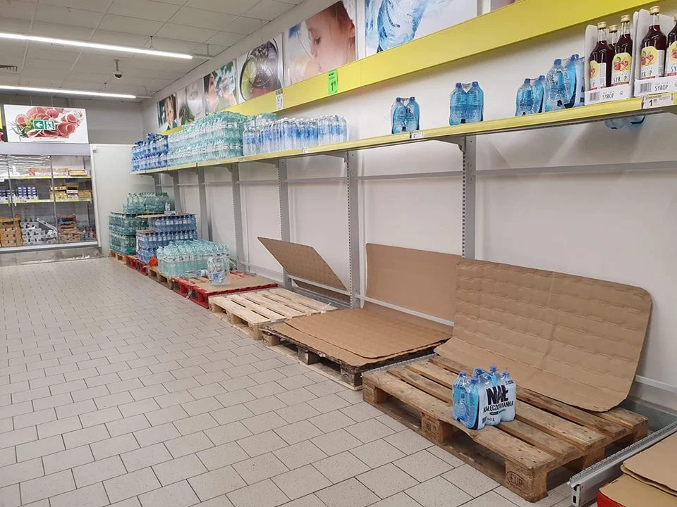 Koronawirus. Puste sklepy 6