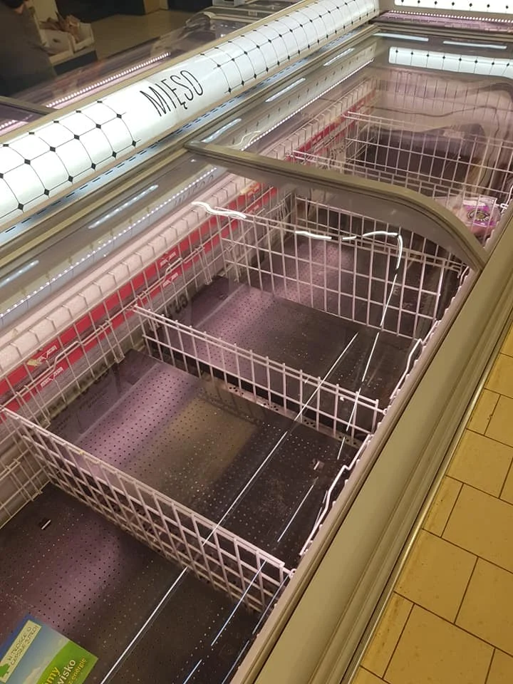 Koronawirus. Puste sklepy 11