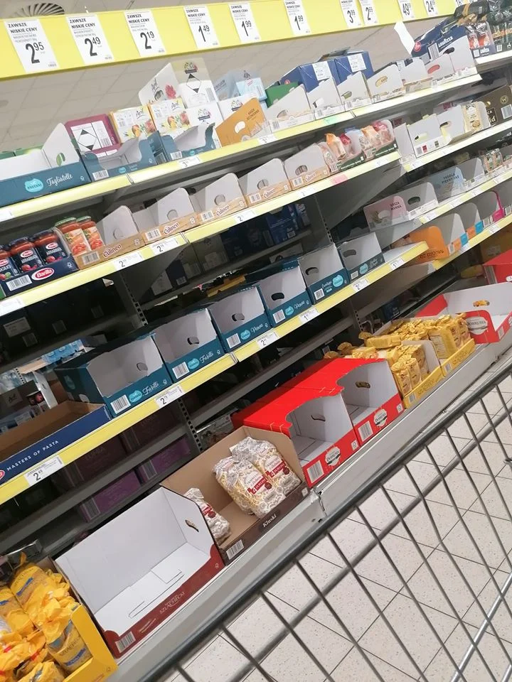 Koronawirus. Puste sklepy 12