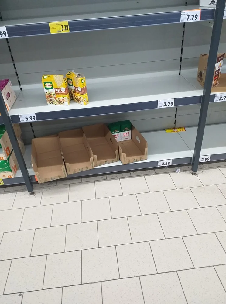 Koronawirus. Puste sklepy 14