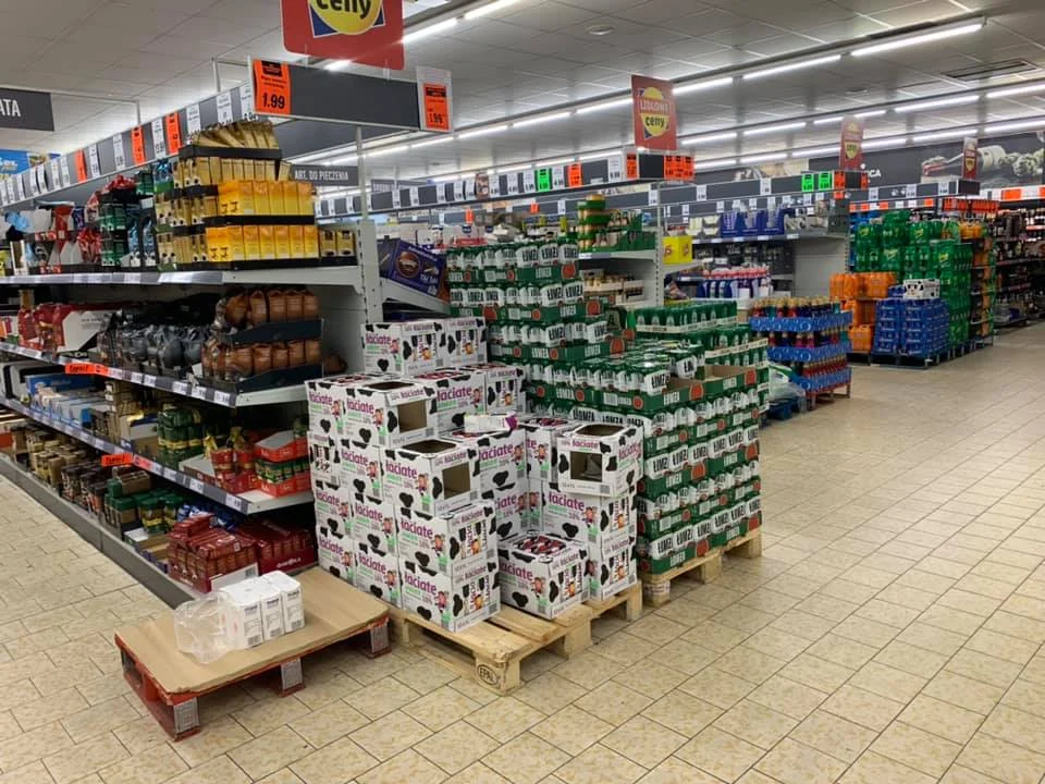 Koronawirus. Puste sklepy 18