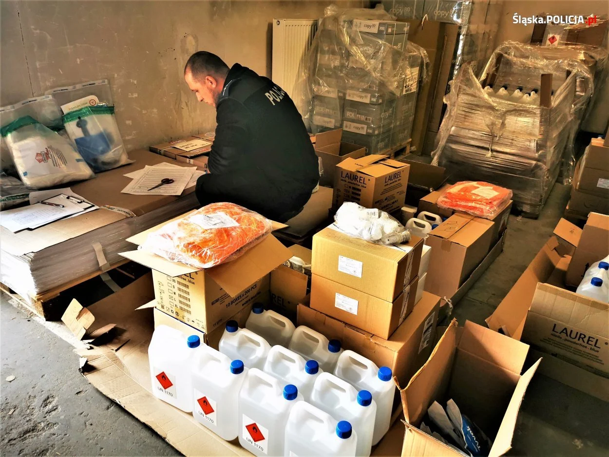 Środki ochrony sanitarnej na bieżąco trafiają do policjantów śląskiego garnizonu