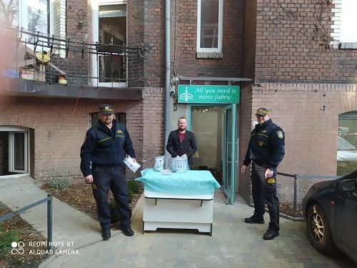 Bytomska firma nieodpłatnie przekazała rudzkim strażnikom maseczki ochronne