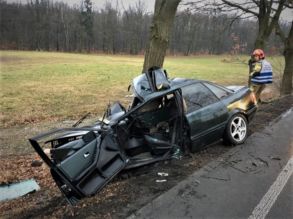 Groźnie wyglądający wypadek w Łaziskach Górnych. Policjanci apelują o ostrożność