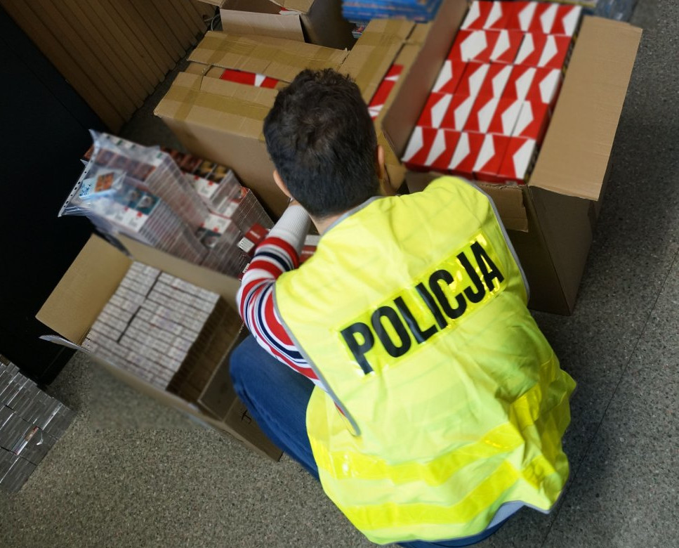 Policjanci przechwycili ponad 100 tysięcy szt. papierosów bez polskich znaków akcyzy