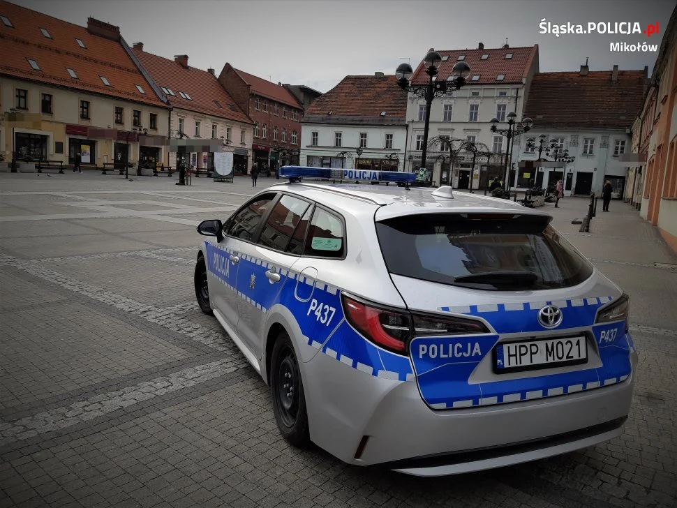 Policjanci apelują o unikanie skupisk ludzkich i pozostanie w domach