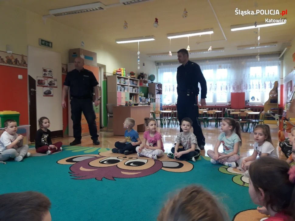 "Mam przyjaciela policjanta". Katowiccy policjanci odwiedzają przedszkola
