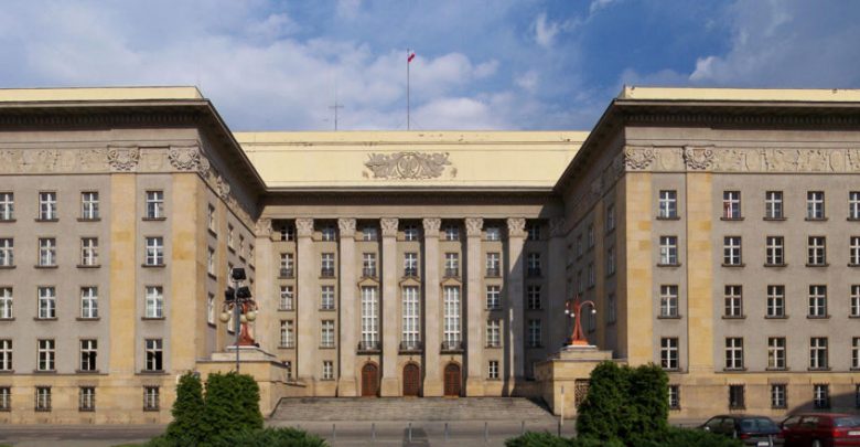 Śląski Urząd Wojewódzki funkcjonuje nieco inaczej. Ograniczenia obowiązują do odwołania