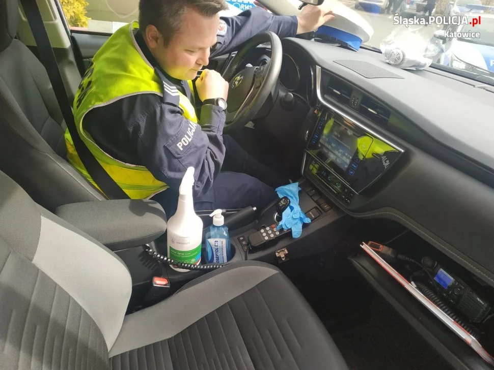 Policjanci apelują - dbajmy o bezpieczeństwo i zdrowie i stosujmy się do zaleceń