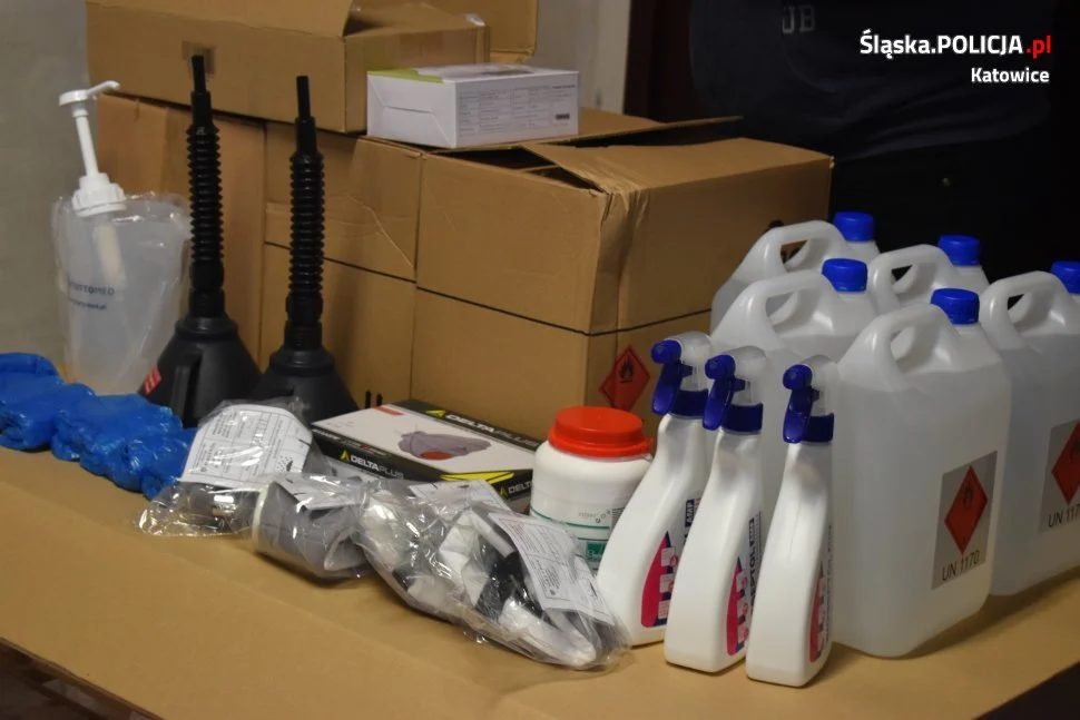 Środki ochrony sanitarnej na bieżąco trafiają do katowickich policjantów