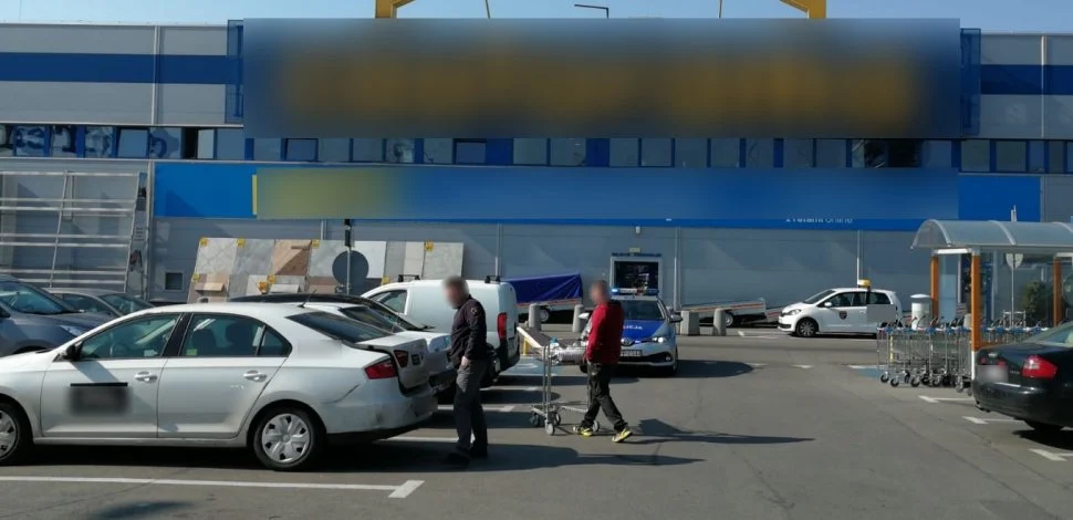 Pomimo zakazu spotkali się na "wódeczkę pod chmurką"