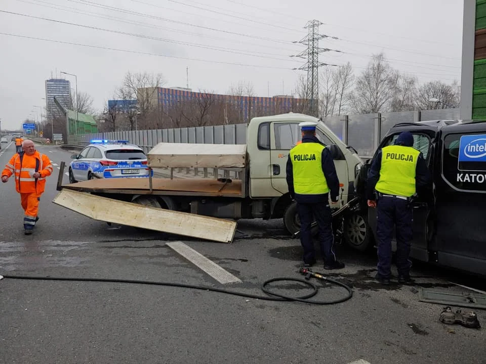 W Katowicach na autostradzie A4 w kierunku Wrocławia doszło do wypadku