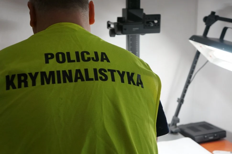 Usiłował zabić swojego sąsiada, zadając mu cios nożem w szyję. 42-latek usłyszał zarzuty