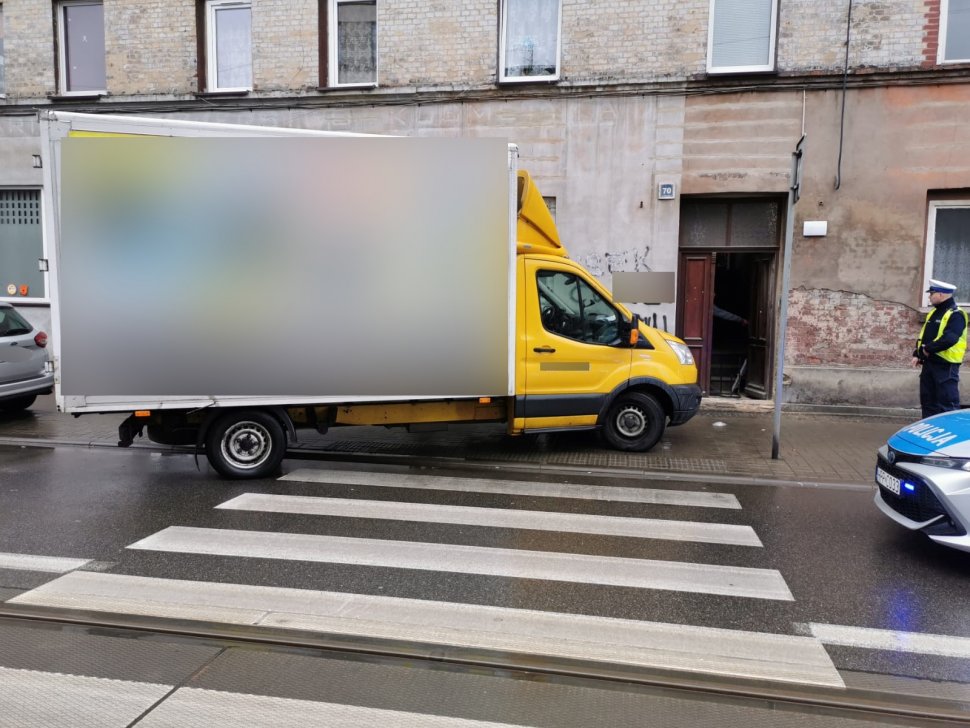 Zaparkował na przejściu dla pieszych...bo było najbliżej