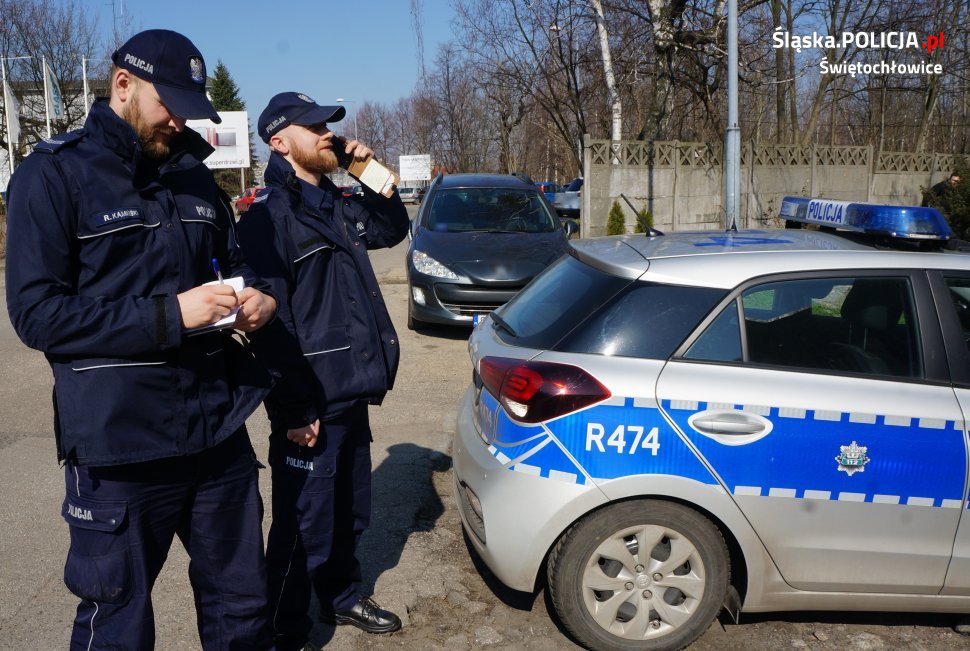Świętochłowiccy policjanci nadzorują przestrzeganie kwarantanny