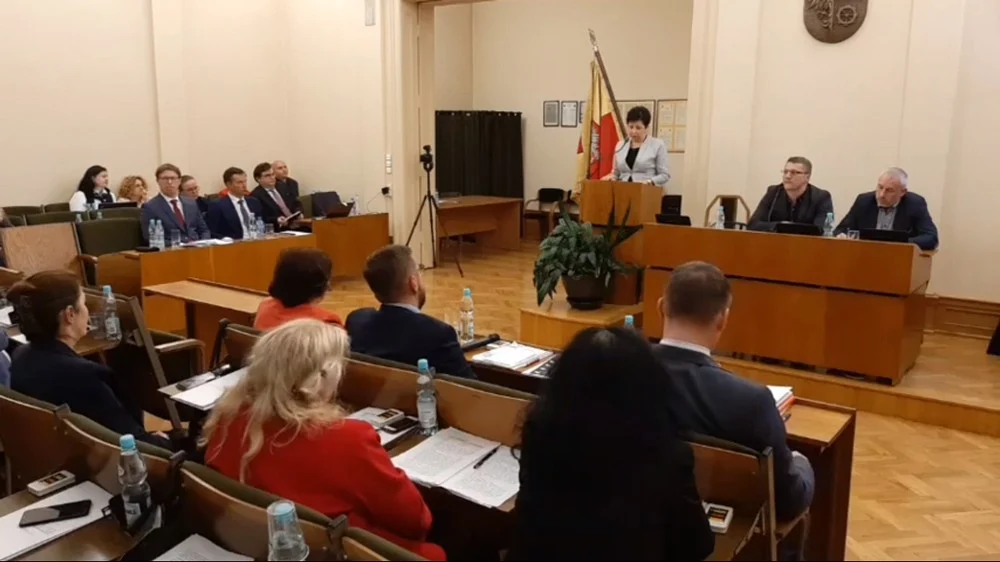 Dyscyplinarne zwolnienie dyrektor świętochłowickiego PUP nastąpiło z naruszeniem prawa