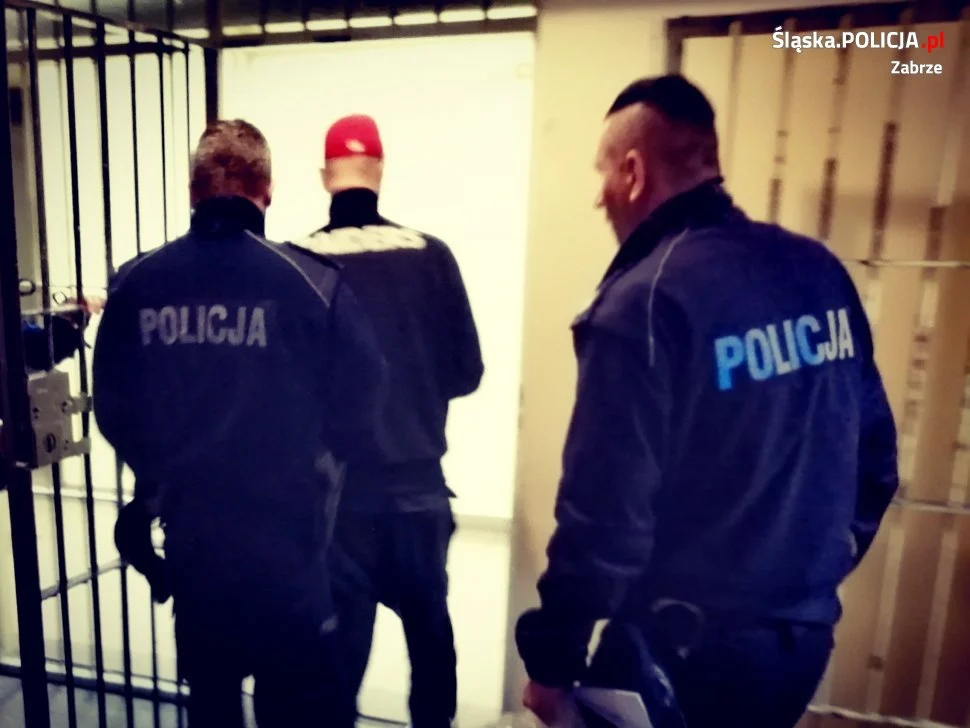 Bił i dusił swoją matkę żądając pieniędzy. 36-latek został tymczasowo aresztowany