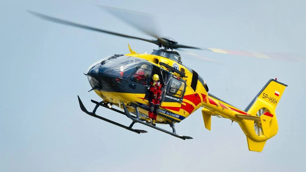 Na ul. Budowlanej kobieta spadła z 4 piętra - interweniował śmigłowiec LPR