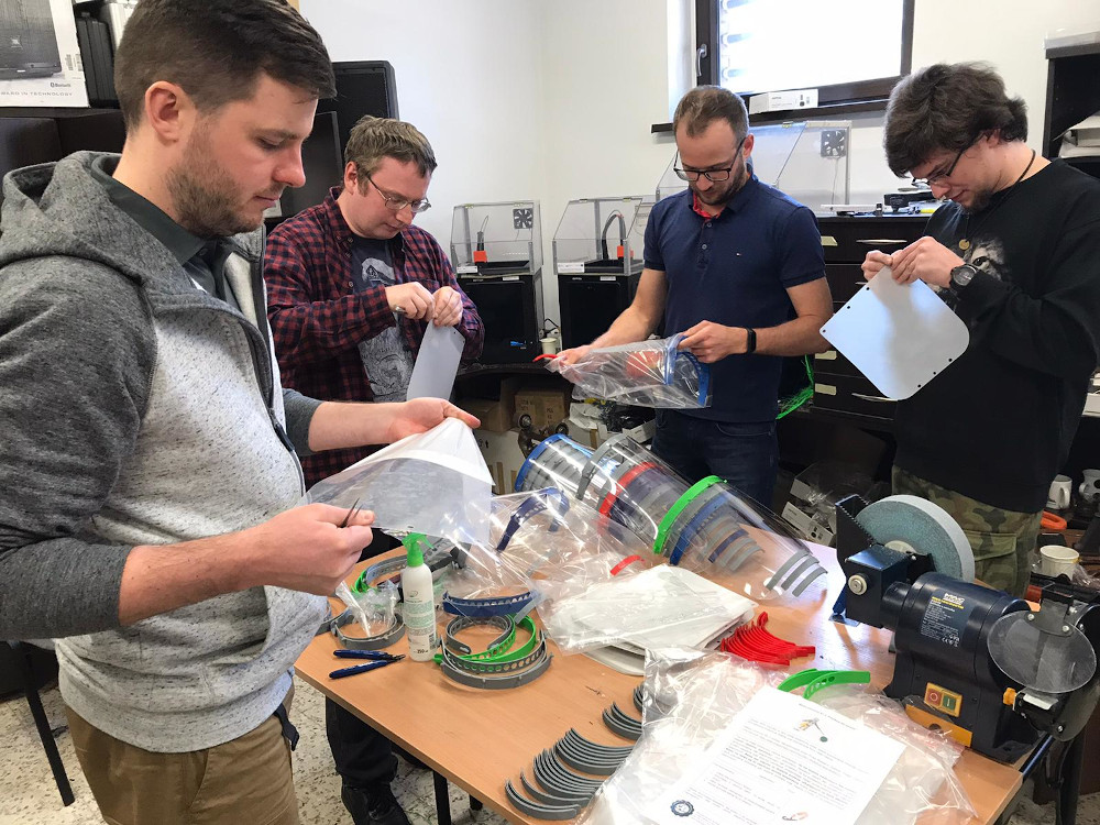 Politechnika Śląska drukuje przyłbice ochronne dla lekarzy