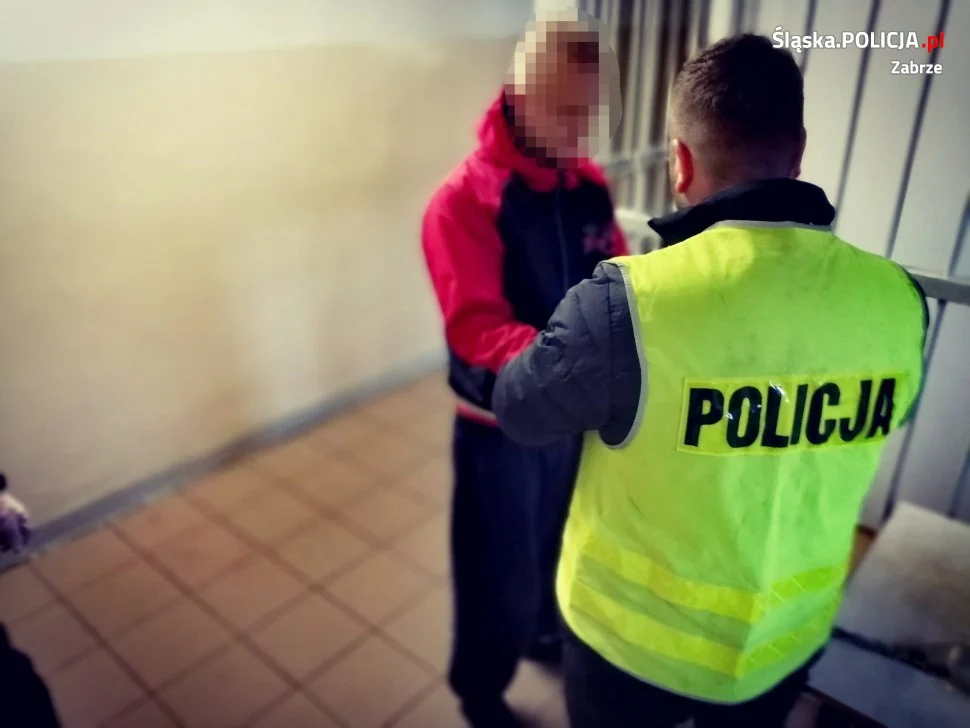 Czterech napastników pobiło 29-latka. Jeden z nich został tymczasowo aresztowany