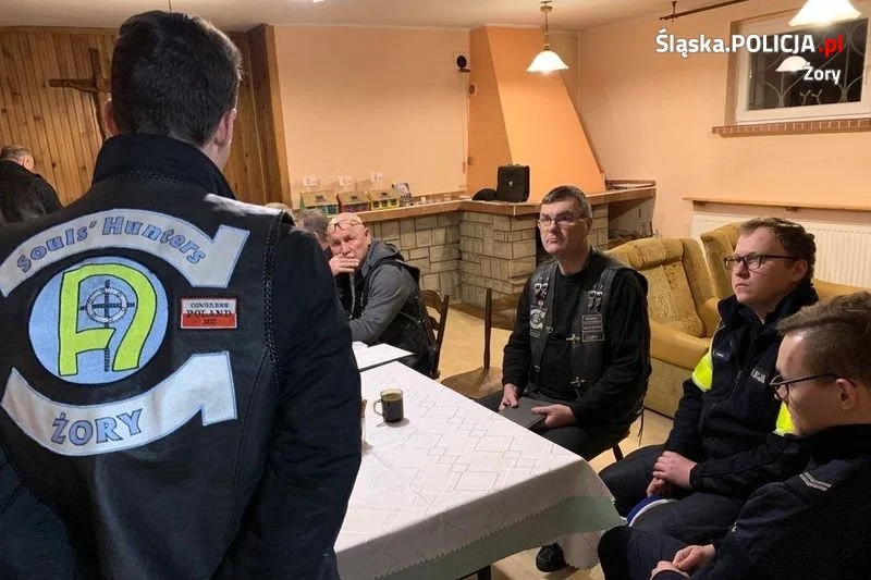 Policjanci na spotkaniu z Catholic Motorcycle Club "Souls' Hunters"
