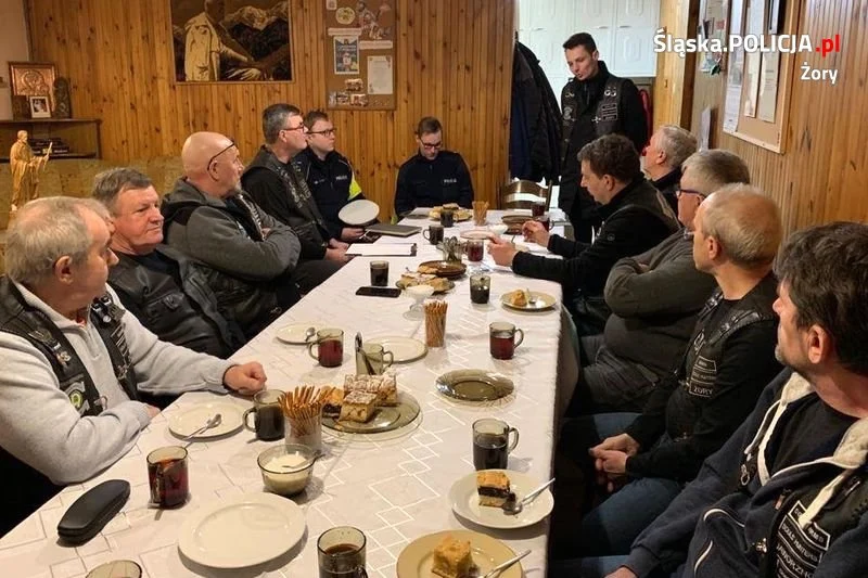 Policjanci na spotkaniu z Catholic Motorcycle Club "Souls' Hunters"