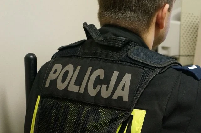 Dwóch mężczyzn i kobieta pobili o okradli znajomego, z którym wcześniej spożywali alkohol