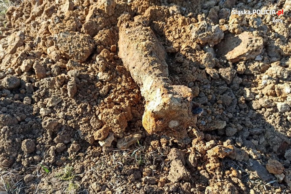 Granat moździerzowy w żorskim lesie. Jak się zachować w przypadku znalezienia niewybuchu?
