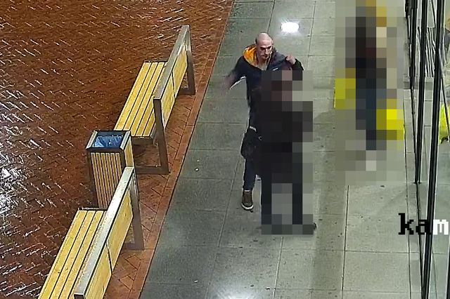 Ten mężczyzna jest podejrzany o uszkodzenie ciała innego mężczyzny. Rozpoznajesz go?