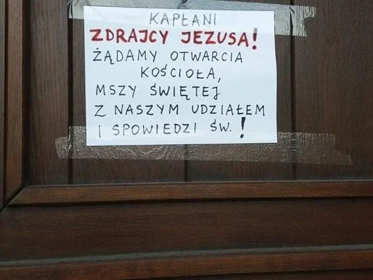 Zdrajcy Jezusa, żądamy otwarcia kościoła! Szokujący napis pojawił się na drzwiach katedry w Katowicach