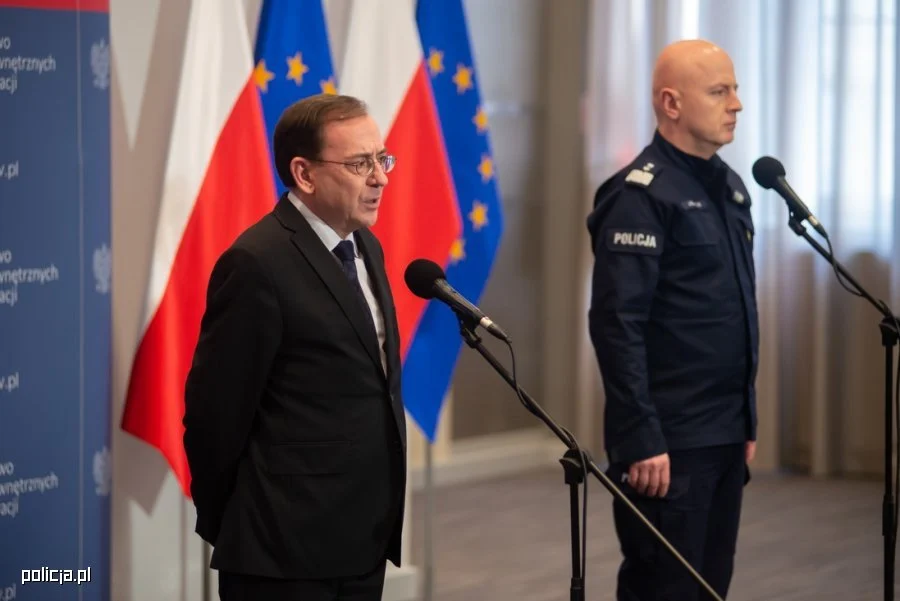 Policja egzekwuje przestrzeganie zasad w związku z epidemią koronawirusa