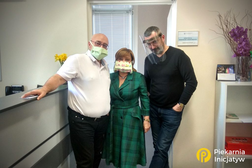 Piekary szyją dla szpitala - już ponad 2000 maseczek