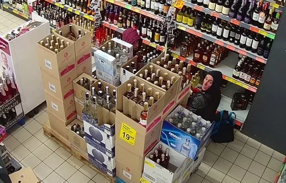Poszukiwani świadkowie kradzieży z włamaniem! Widziałeś zdarzenie?