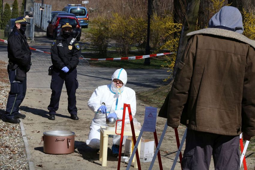 Rybnik: Pomoc dla bezdomnych. ciepłe posiłki będą wydawane na placu przy ul. Hallera