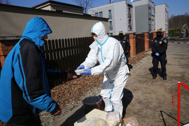 Rybnik: Pomoc dla bezdomnych. ciepłe posiłki będą wydawane na placu przy ul. Hallera