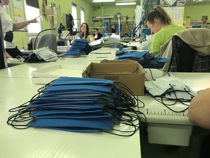 Lazar szyje maseczki dla rybniczan