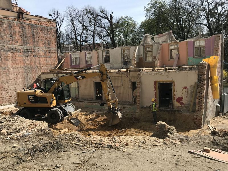 Trwają prace przy modernizacji budynku komunalnego przy ul. Bolesława Chrobrego 13