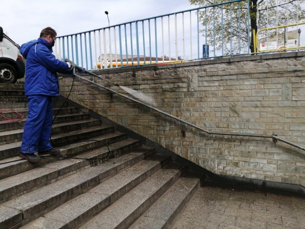 Przejścia podziemnie w Bytomiu - trwa czyszczenie
