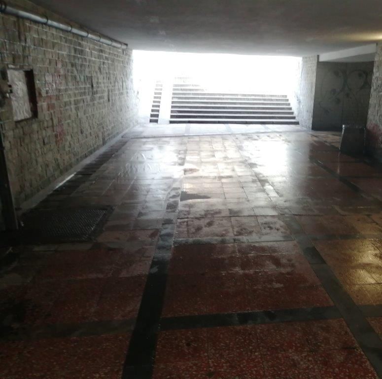 Przejścia podziemnie w Bytomiu - trwa czyszczenie