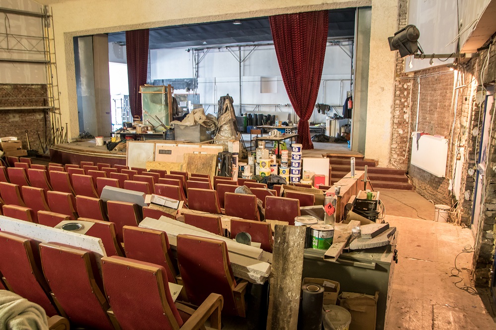 Umowa na przebudowę sali widowiskowej w MDK Kazimierz podpisana.