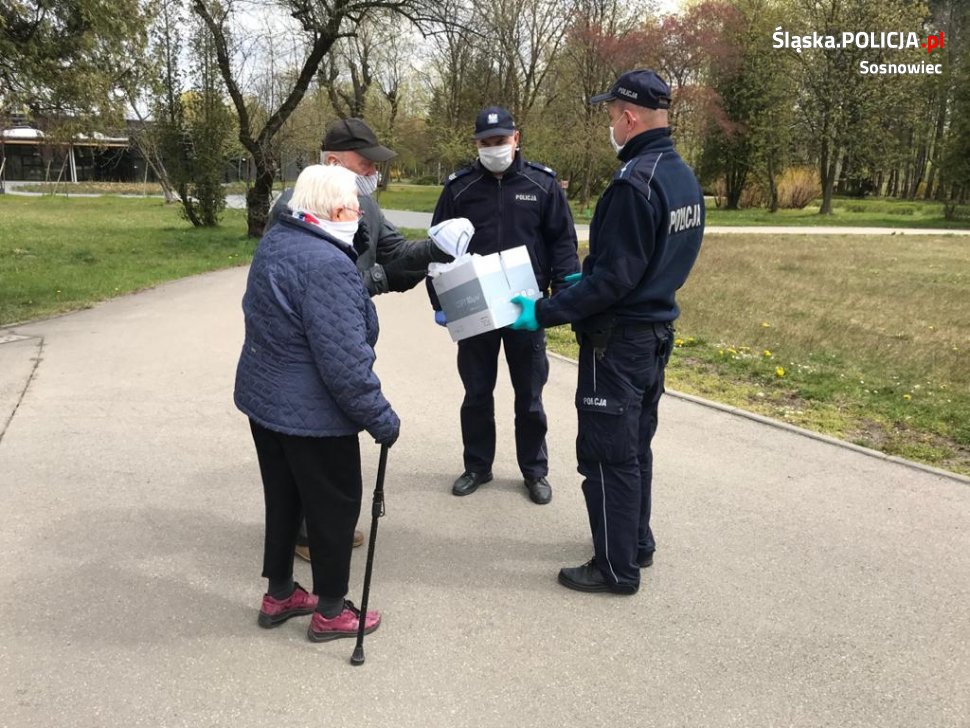 Zamiast mandatu... maseczka!