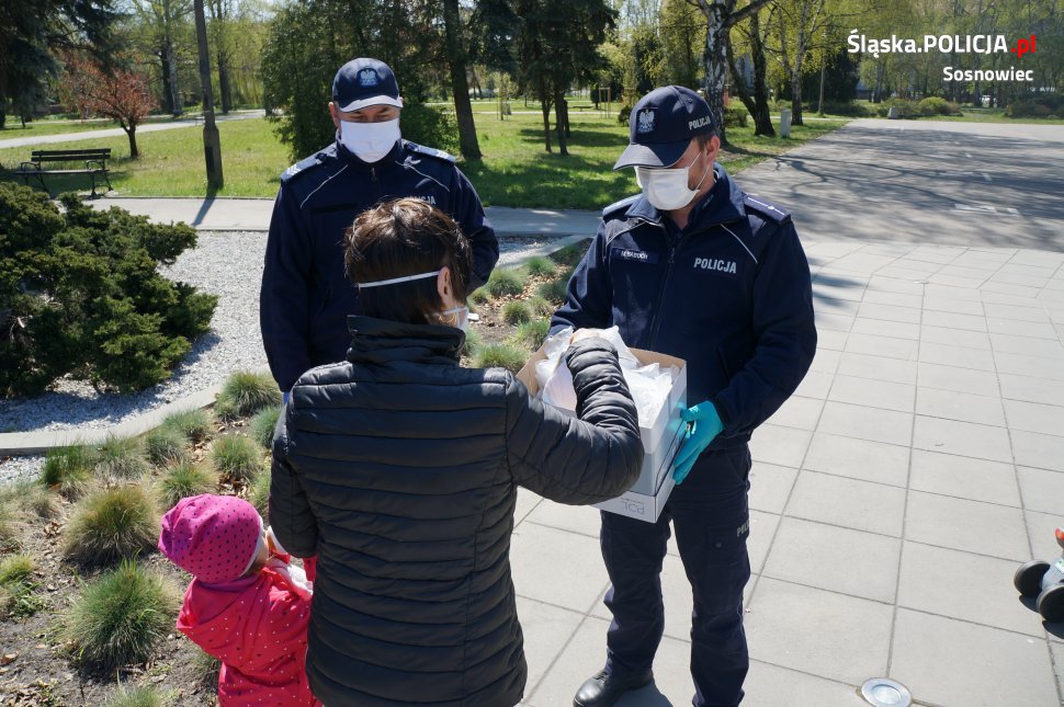 Zamiast mandatu... maseczka!