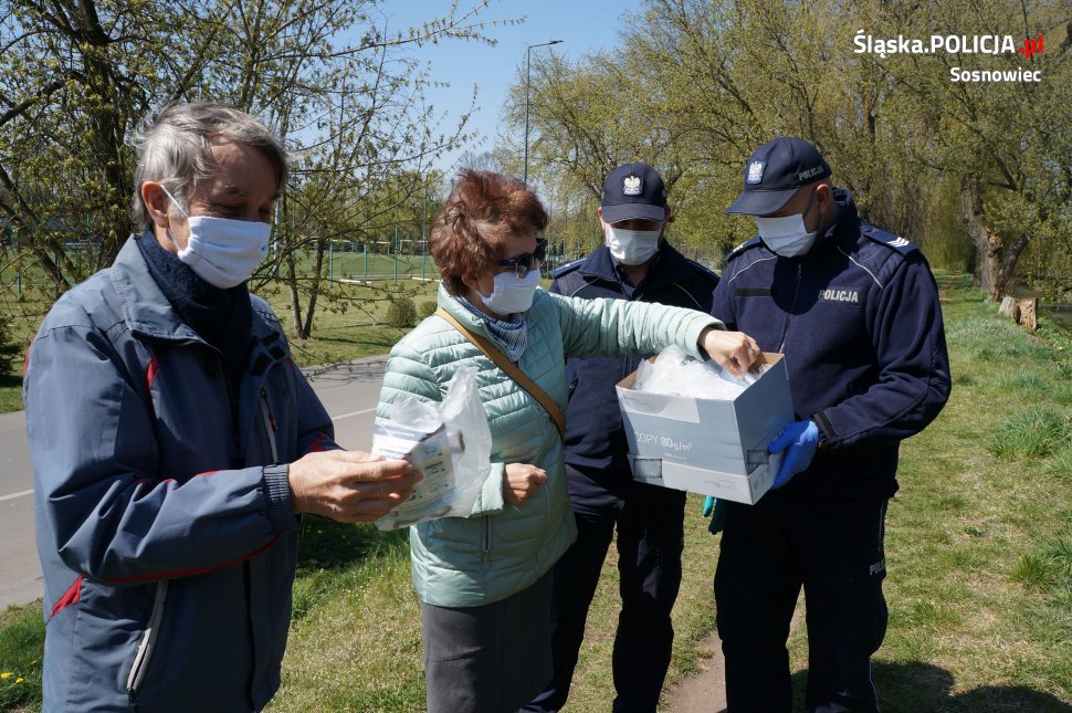 Zamiast mandatu... maseczka!