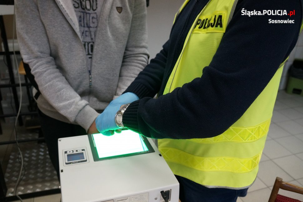 Napad na mieszkankę Sosnowca. Sprawca wyrwał torebkę i uciekł