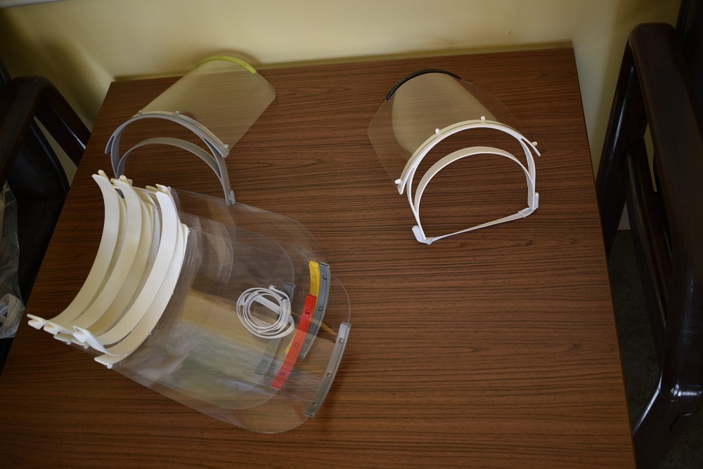 Szyją maski, drukują obręcze do przyłbic. Szkoły powiatu mikołowskiego wspierają medyków