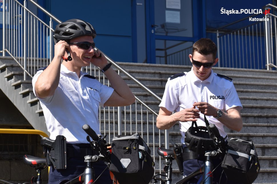 Policyjne patrole rowerowe kontrolują katowickie parki