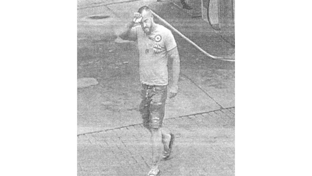 Wizerunek podejrzewanego o uszkodzenie ciała. Rozpoznajesz go?